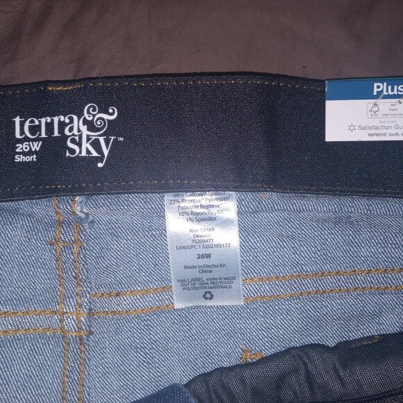 Shorts and tank top - Picture 4 of 7